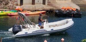 Capitaine Plaisance location bateau semi rigide capelli tempest sur le port d'agay Saint Raphael